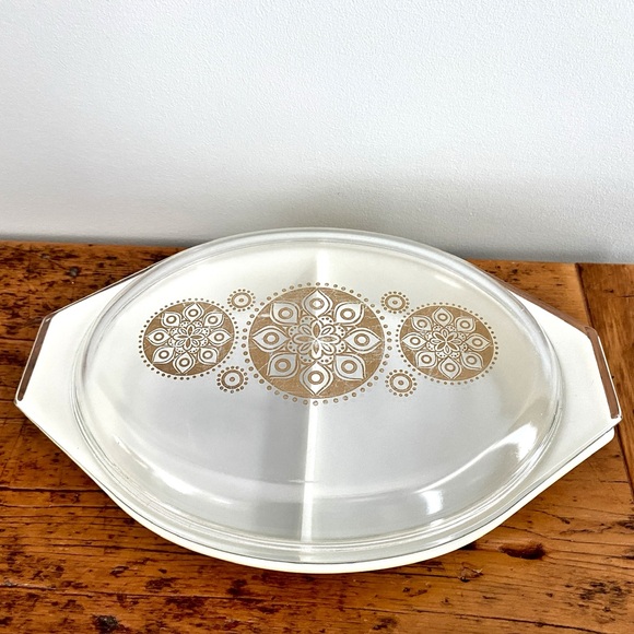 Vintage Pyrex Daisy Green Divided Ovenware Dish With Lid 1.5 Qt - Picture 3 of 16